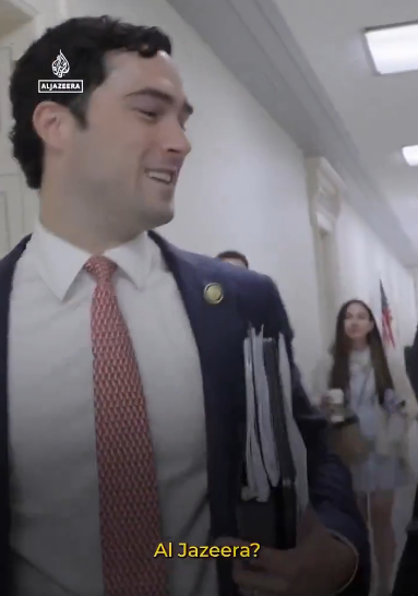 Reporter Refuses to Name Her Employer During Press Ambush — Three Guesses Who She Works For